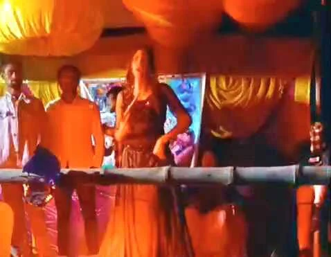 समस्तीपुर: देशी कट्टे के साथ डांसर का वीडियो वायरल,एसपी ने कहा-होगी कार्यवाई 3