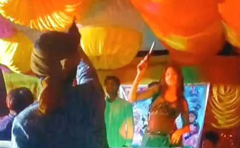 समस्तीपुर: देशी कट्टे के साथ डांसर का वीडियो वायरल,एसपी ने कहा-होगी कार्यवाई 3