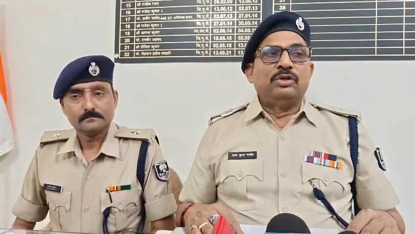 समस्तीपुर: लोजपा नेता अंटू इस्सर फायरिंग मामले में मुख्य आरोपी लक्की खान गोरखपुर से गिरफ्तार 2