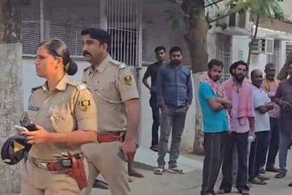 बेगूसराय में बेखौफ अपराधियों ने एक युवक को घर से बुलाकर गोली मारकर किया हत्या, इलाके में फैली सनसनी,परिजनों में मचा कोहराम 51