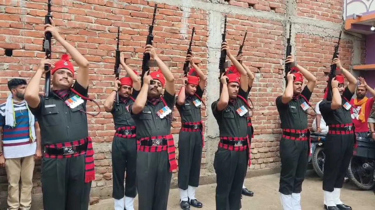 नालंदा के मोकरम गांव का लाल सूबेदार सुमन कुमार उर्फ पंकज सिंह लद्दाख में हुए शहीद, ड्यूटी के दौरान हिमस्खलन की चपेट में आए, अंतिम दर्शन के लिए उमड़ी गांव में भीड़ 4