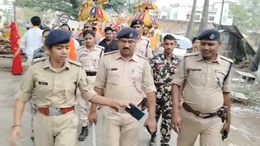 समस्तीपुर: रामनवमी पर भक्ति और भाईचारे का संगम, बजरंग दल की विशाल भव्य शोभायात्रा, मुस्लिम समुदाय ने शोभा यात्रा पर पुष्प वर्षा कर किया स्वागत 4