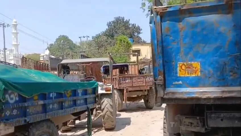 बेगूसराय में अवैध खनन पर बड़ी कार्रवाई: पुलिस और खनन विभाग ने 4 वाहन जब्त किए, 3 गिरफ्तार 1