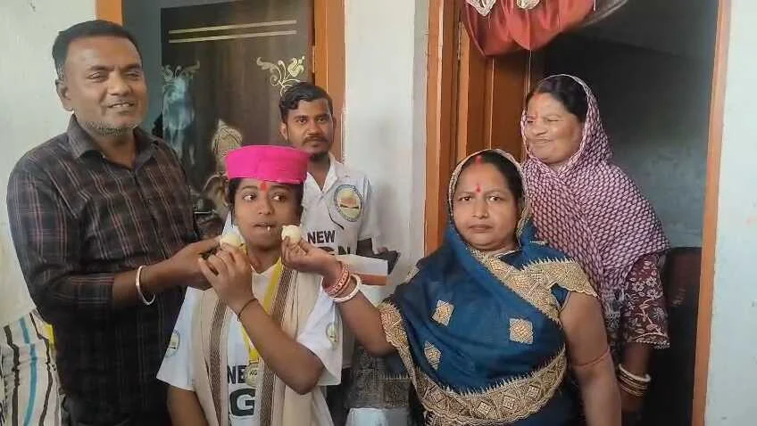 समस्तीपुर की बेटी का कमाल: होटल संचालक की पुत्री ज्योति ने बिहार मैट्रिक परीक्षा में हासिल किया चौथा स्थान 2