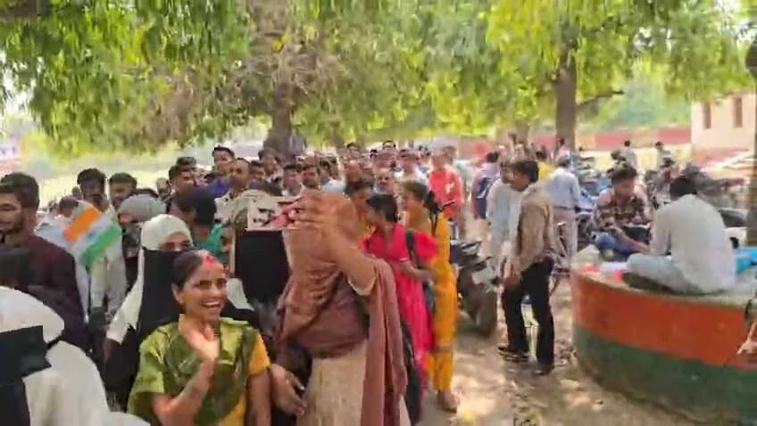 बेगूसराय में TRE-4 को लेकर छात्र नेता दिलीप कुमार की सरकार को दो टूक, 'मांगें पूरी नहीं हुई तो पटना की सड़कें होंगी जाम' 4