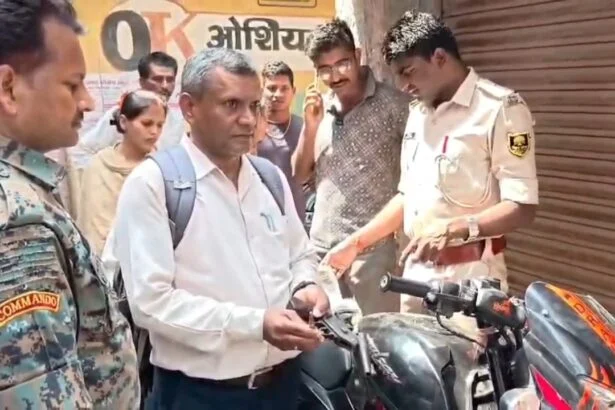 नालंदा: लहेरी थाना क्षेत्र इलाके में दिनदहाड़े लूट का प्रयास असफल, मुन्ना लाल महेश लाल आर्य ज्वेलर्स के स्टाफ के साथ बाइक सवार लूटेरों ने लूट की कोशिश की, मोटरसाइकिल एक पिस्टल कारतूस बरामद 1