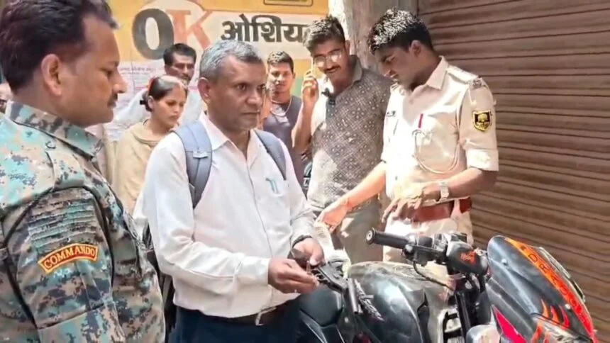 नालंदा: लहेरी थाना क्षेत्र इलाके में दिनदहाड़े लूट का प्रयास असफल, मुन्ना लाल महेश लाल आर्य ज्वेलर्स के स्टाफ के साथ बाइक सवार लूटेरों ने लूट की कोशिश की, मोटरसाइकिल एक पिस्टल कारतूस बरामद 1