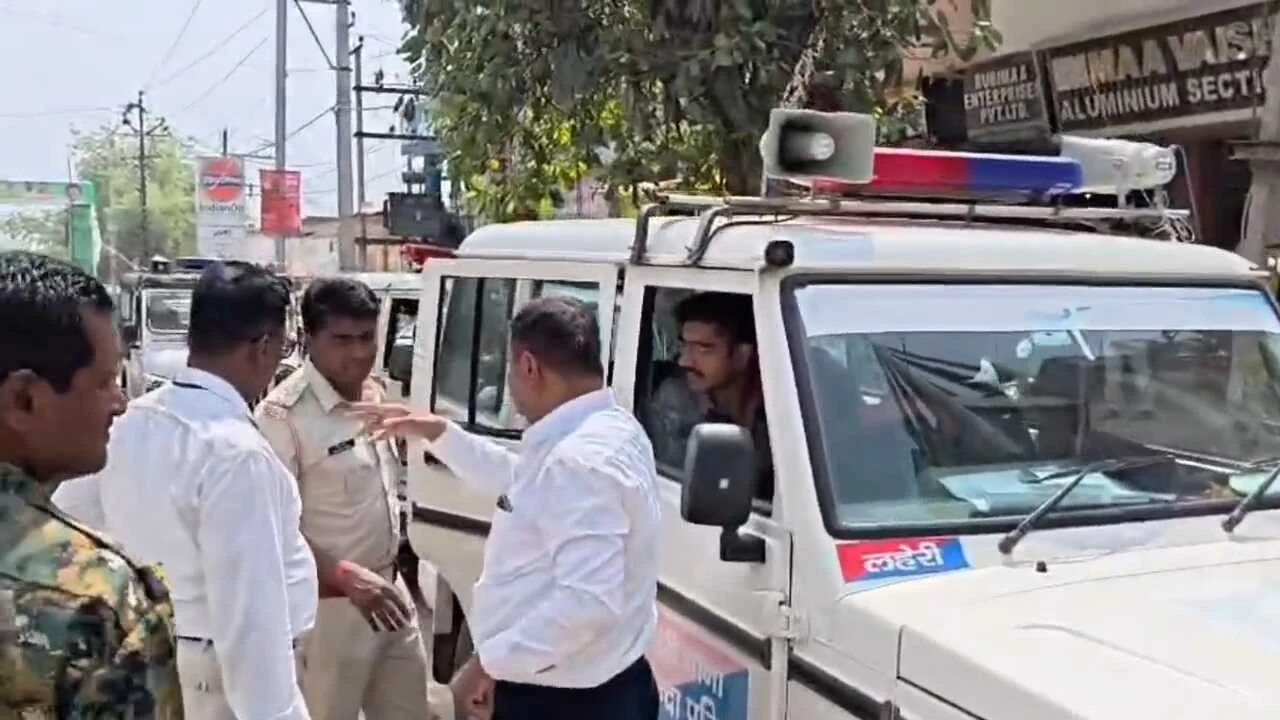 नालंदा: लहेरी थाना क्षेत्र इलाके में दिनदहाड़े लूट का प्रयास असफल, मुन्ना लाल महेश लाल आर्य ज्वेलर्स के स्टाफ के साथ बाइक सवार लूटेरों ने लूट की कोशिश की, मोटरसाइकिल एक पिस्टल कारतूस बरामद 4