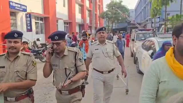 बेगूसराय में अपराधियों ने दिनदहाड़े बीच सड़क पर वॉलीबॉल खिलाड़ी को मारी गोली, हालत नाजुक 4