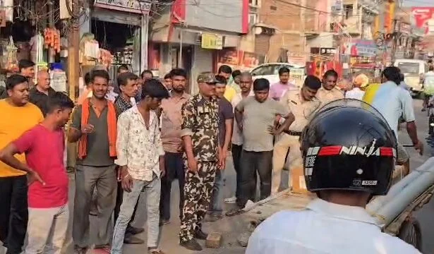 बेगूसराय में अपराधियों ने दिनदहाड़े बीच सड़क पर वॉलीबॉल खिलाड़ी को मारी गोली, हालत नाजुक 3