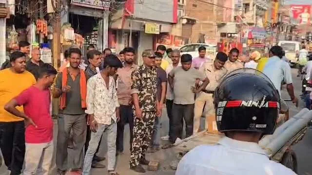 बेगूसराय में अपराधियों ने दिनदहाड़े बीच सड़क पर वॉलीबॉल खिलाड़ी को मारी गोली, हालत नाजुक 7