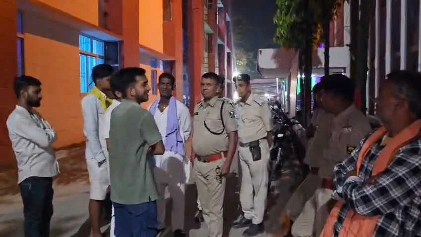 बेगूसराय में पानी बहाने के मामूली विवाद में चचेरे भाई ने रॉड से मार डाला, इकलौते कमाऊ बेटे की मौत 1