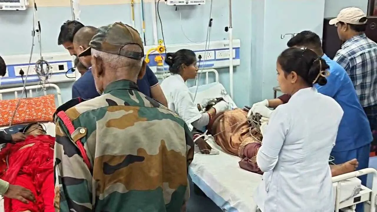 नालंदा में मंगलवार को शीतला मंदिर में लगे मेले के दौरान मची भगदड़, तीन की मौत, दस से अधिक गंभीर रूप से जख्मी, पुलिस मौके पर पहुंची 2