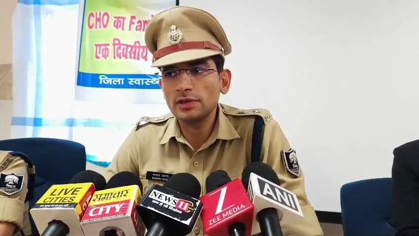 नालंदा: भगदड़ के बाद घटनास्थल पर पहुंचे आईजी जितेंद्र राणा आयुक्त पटना डीएम एसपी एसडीएम नवादा एसपी पहुंचे घटनास्थल पर, मंदिर को किया बंद, सीसीटीवी की हो रही जांच, मृतकों की संख्या अभी आठ 3