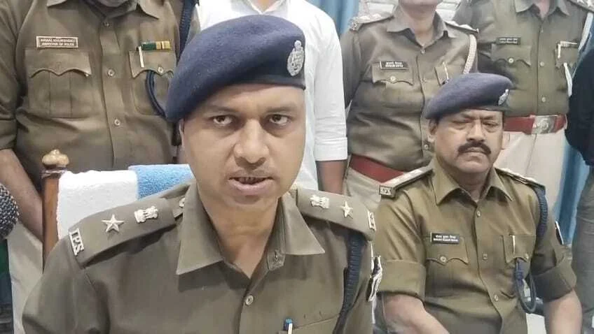 समस्तीपुर पुलिस को मिली बड़ी कामयाबी: ठाकुरबाड़ी से चोरी हुई अष्टधातु की 03 मूर्तियां बरामद, दो गिरफ्तार 2