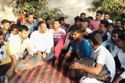 बेगूसराय में बहाली की मांग पर अड़े 419 होमगार्ड अभ्यर्थी, मंत्री संजय पासवान के सामने डीएम ने नहीं उठाया फोन; मचा बवाल 23