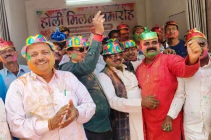 होली मिटाती है अमीर-गरीब का भेद, वारिसनगर में आयोजित होली मिलन समारोह में बोले वक्ता- 'सांस्कृतिक धरोहर है यह पर्व' 23