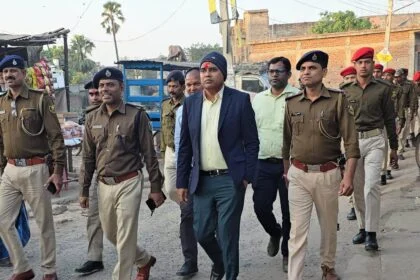 होली पर तेघड़ा प्रशासन का कड़ा संदेश: अफवाह फैलाई या हुड़दंग किया तो सीधे जाएंगे जेल, बारो और फुलवरिया में फ्लैग मार्च 26