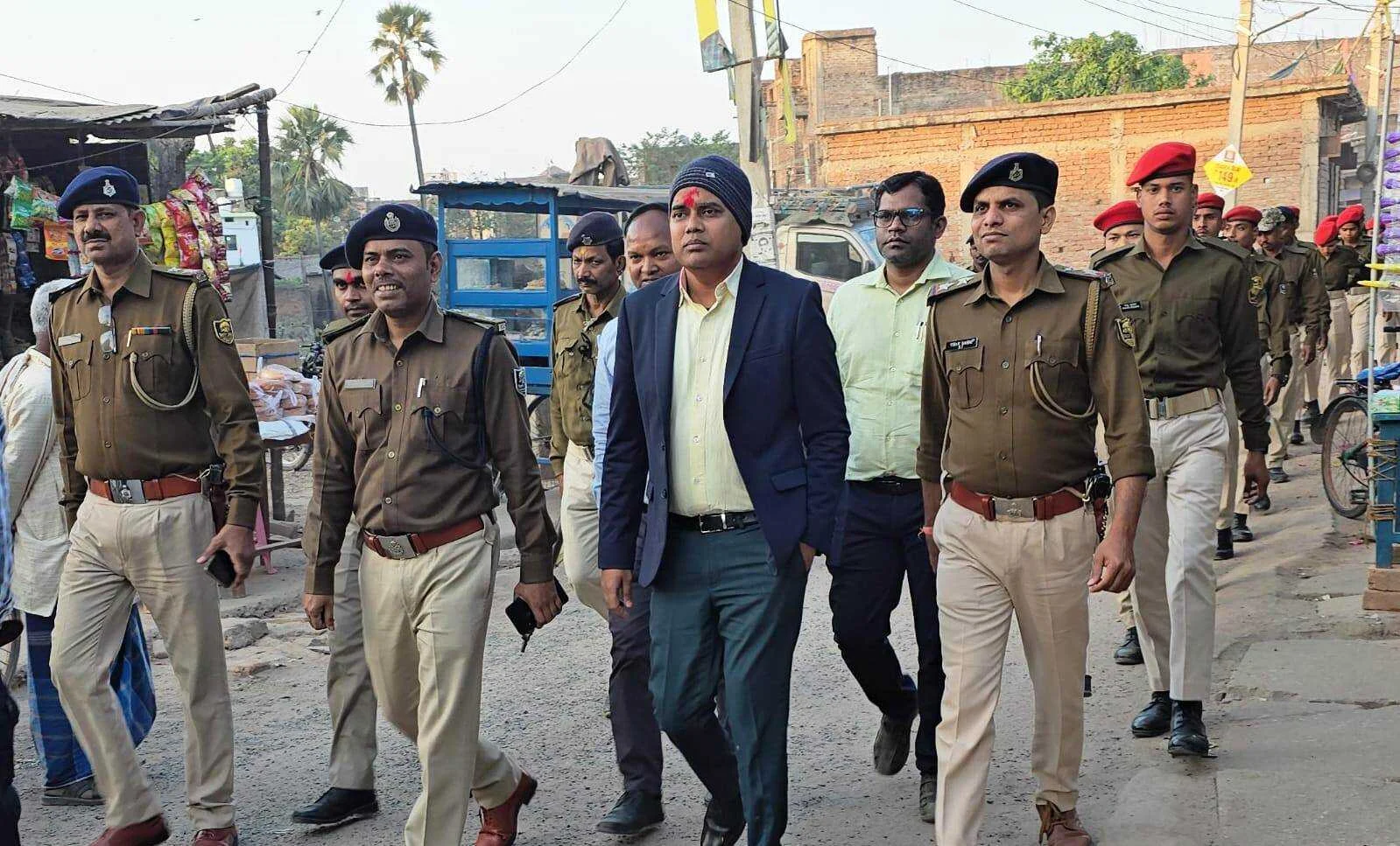 होली पर तेघड़ा प्रशासन का कड़ा संदेश: अफवाह फैलाई या हुड़दंग किया तो सीधे जाएंगे जेल, बारो और फुलवरिया में फ्लैग मार्च 6