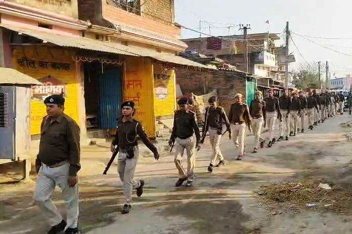 समस्तीपुर: वारिसनगर में एसडीपीओ के नेतृत्व में निकला फ्लैग मार्च, हुड़दंगियों को दी कड़ी चेतावनी 2