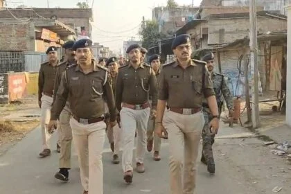 समस्तीपुर: वारिसनगर में एसडीपीओ के नेतृत्व में निकला फ्लैग मार्च, हुड़दंगियों को दी कड़ी चेतावनी 30