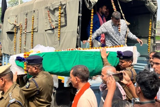 बेगूसराय: टाटा मेमोरियल में इलाज के दौरान CRPF जवान मुरारी झा का निधन, दहिया गांव में पसरा सन्नाटा 1