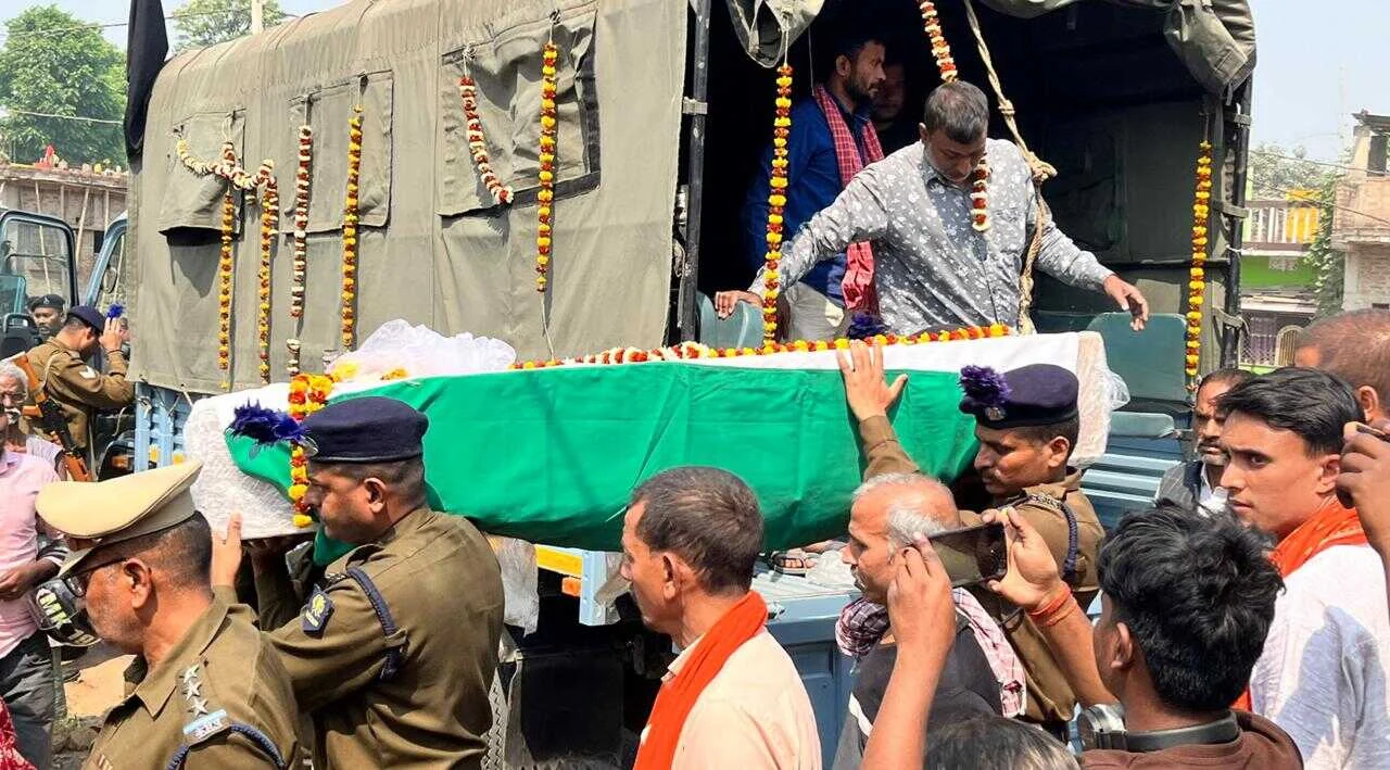 बेगूसराय: टाटा मेमोरियल में इलाज के दौरान CRPF जवान मुरारी झा का निधन, दहिया गांव में पसरा सन्नाटा 2