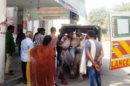 बेगूसराय के बरौनी रिफाइनरी से लौट रहे तीन मजदूरों को अज्ञात वाहन ने रौंदा, गंभीर हालत में सदर अस्पताल रेफर 22