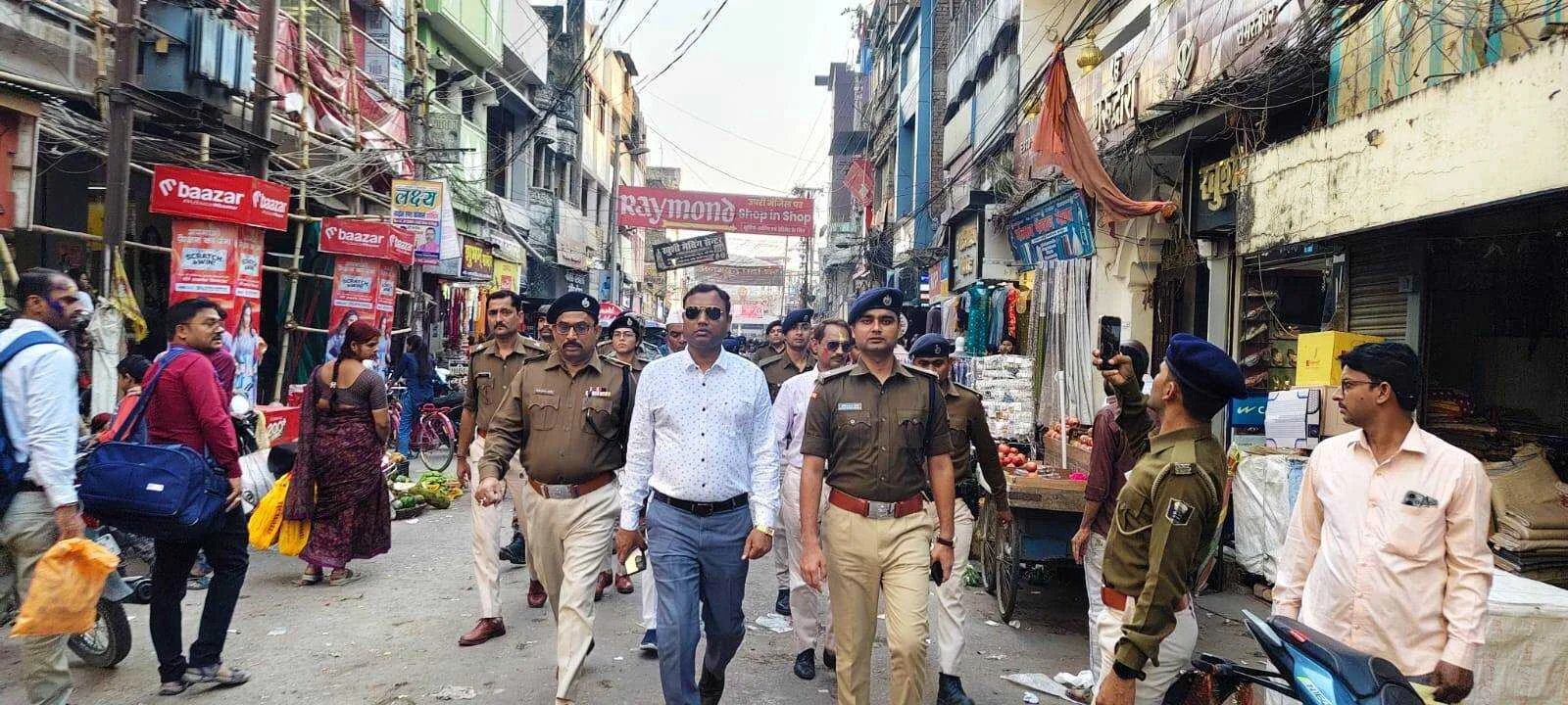 होली और रमजान को लेकर प्रशासन अलर्ट: SDM दिलीप कुमार के नेतृत्व में पुलिस बल ने किया फ्लैग मार्च 2