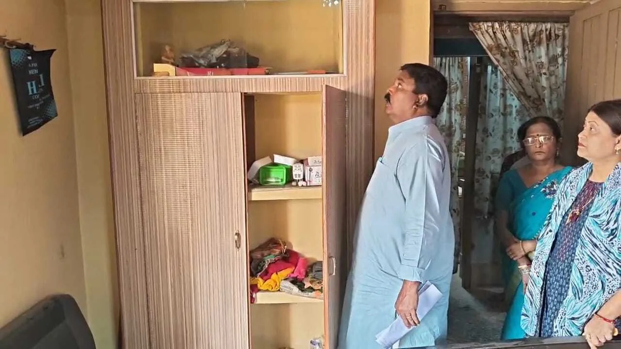 अज्ञात चोरों ने बंद घर को बनाया निशाना, महंगे आभूषण बर्तन समेत आठ लाख के सामान की हुई चोरी 3