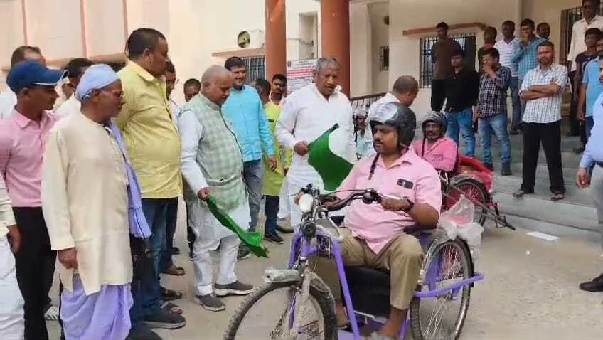 'जब तक नीतीश हैं, नहीं हटेगी शराबबंदी': मंत्री श्रवण कुमार का एलान; दिव्यांगों को आत्मनिर्भर बनाने के लिए बांटी गई ट्राईसाइकिल 4