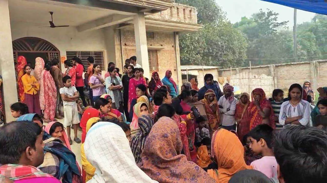 शहीद मुरारी कुमार अमर रहें: झारखंड में ड्यूटी के दौरान बेगूसराय के जवान ने दी शहादत, तिरंगे के साथ उमड़ा जनसैलाब 2