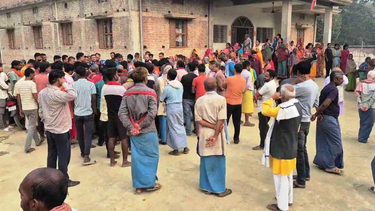 शहीद मुरारी कुमार अमर रहें: झारखंड में ड्यूटी के दौरान बेगूसराय के जवान ने दी शहादत, तिरंगे के साथ उमड़ा जनसैलाब 3