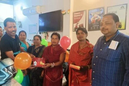 "नारी ही सृष्टि का आधार": समस्तीपुर में अंतरराष्ट्रीय महिला दिवस पर आधी आबादी का सम्मान, एम्पीयर शोरूम में हुआ भव्य कार्यक्रम 10