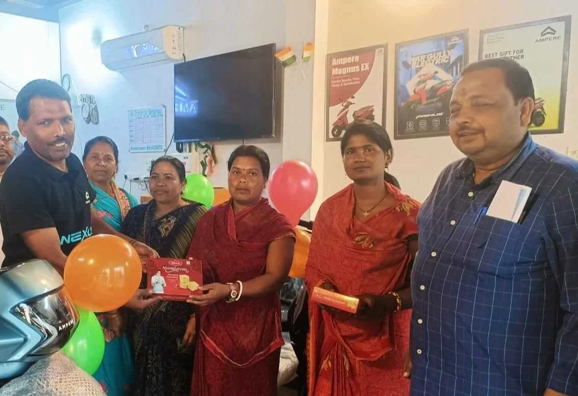 "नारी ही सृष्टि का आधार": समस्तीपुर में अंतरराष्ट्रीय महिला दिवस पर आधी आबादी का सम्मान, एम्पीयर शोरूम में हुआ भव्य कार्यक्रम 11