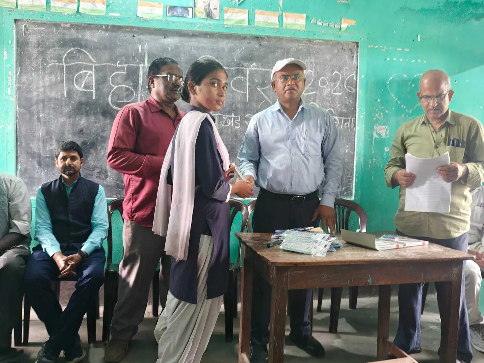 भगवानपुर में बिहार दिवस प्रतियोगिता में मोख्तियारपुर और अतरुआ के छात्र चमके; बीडीओ ने विजेताओं को किया पुरस्कृत, अब जिला स्तर पर दिखाएंगे दम 3