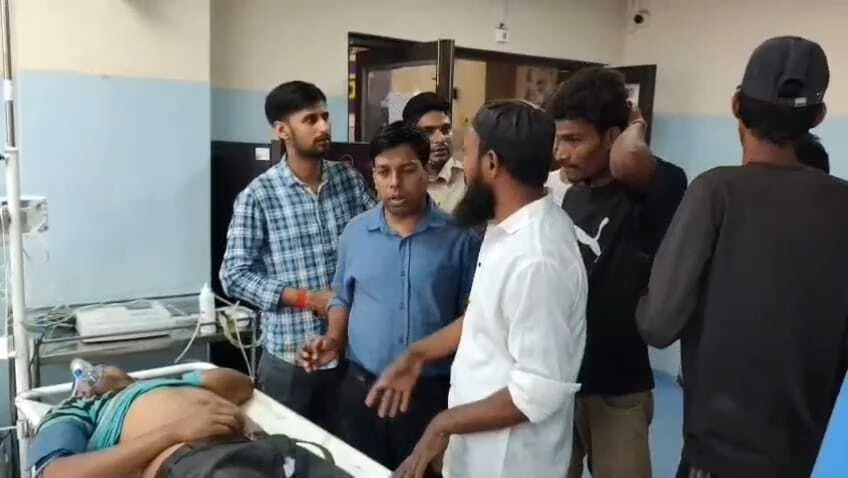 एसी मरम्मत के दौरान चौथी मंजिल से गिरकर मिस्त्री हुआ गंभीर रूप से जख्मी, इलाज के लिए लाया गया मॉडल अस्पताल 2