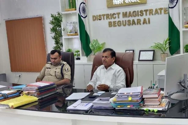 बेगूसराय: खाड़ी देशों में युद्ध के संकट के बीच पेट्रोलियम आपूर्ति पर प्रशासन सख्त; डीएम और एसपी ने की हाई-लेवल बैठक 3