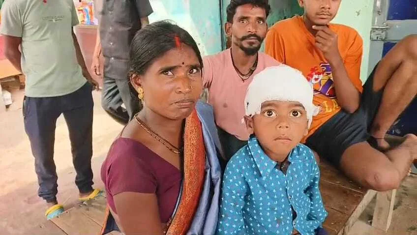 नालंदा के परवलपुर में बड़ा हादसा: आंगनवाड़ी केंद्र की छत का प्लास्टर गिरने से आधा दर्जन बच्चे घायल, एक का पैर टूटा 9