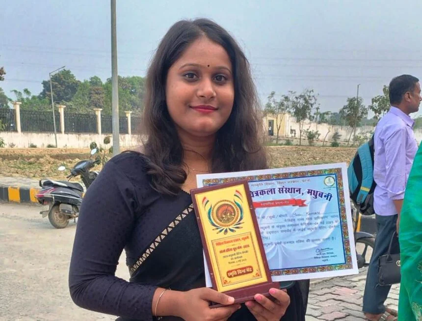 बेगूसराय की बेटी का कमाल: 'खेलो इंडिया' में मोनी कुमारी ने बिखेरा मिथिला पेंटिंग का जादू, जीता सबका दिल 1