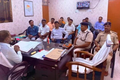 एसडीएम तेघड़ा की बैठक: गैस और पेट्रोल की नहीं है कोई कमी, अफवाहों पर ध्यान न देने की अपील 22