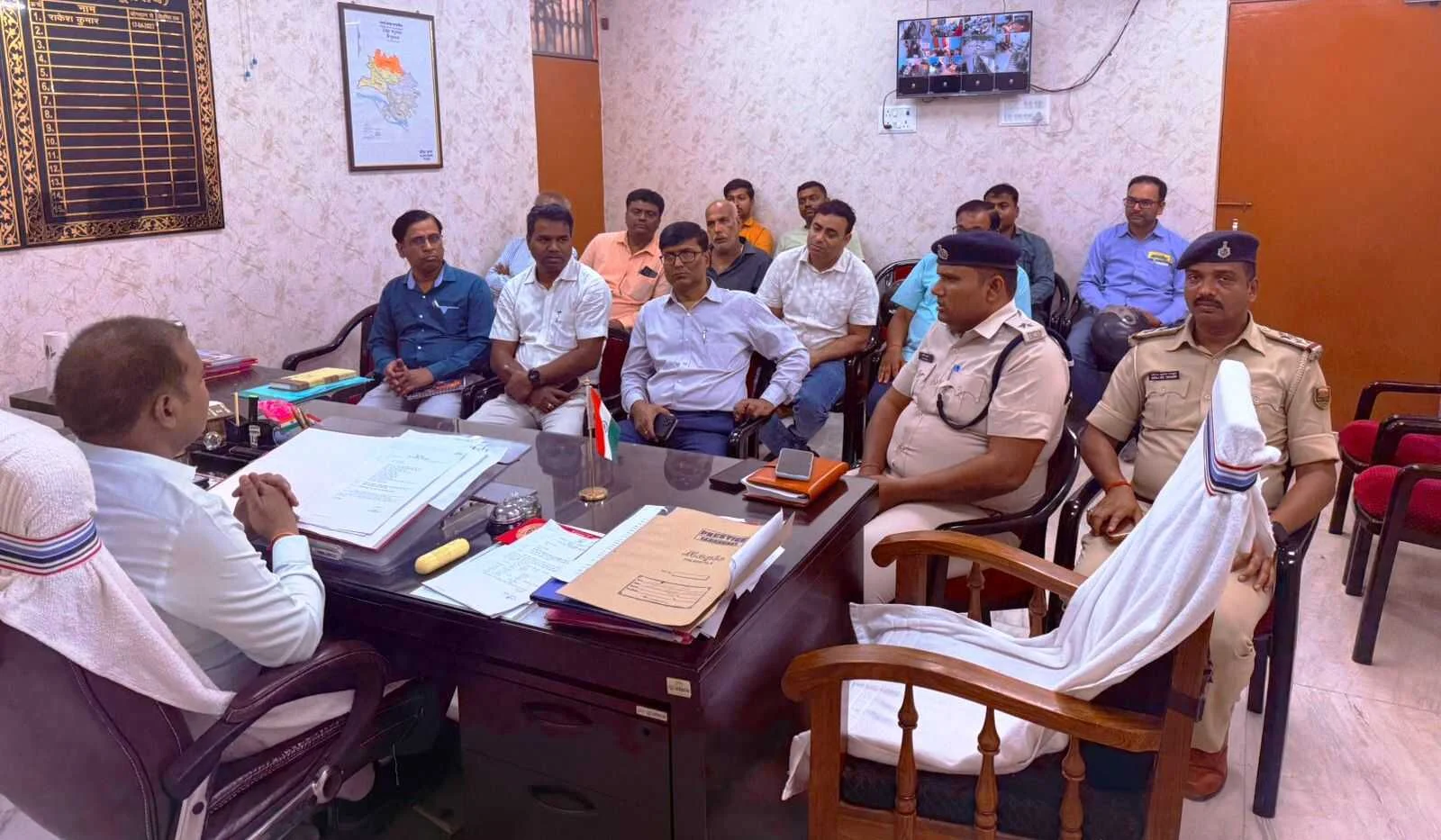 एसडीएम तेघड़ा की बैठक: गैस और पेट्रोल की नहीं है कोई कमी, अफवाहों पर ध्यान न देने की अपील 5