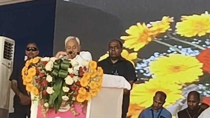 समृद्धि यात्रा के तीसरे चरण में खगड़िया पहुंचे सीएम नीतीश,जनसंवाद में गिनाईं उपलब्धियां, नई योजनाओं का किया ऐलान, विपक्ष पर साधा निशाना 3