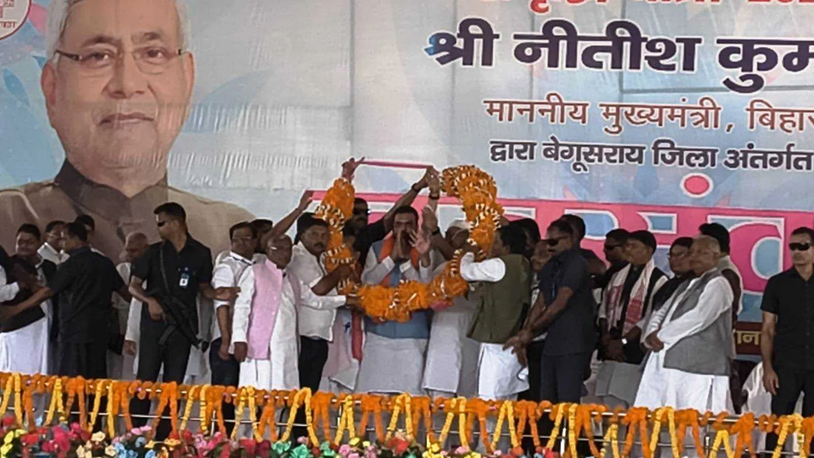 असुरारी में सुरक्षा की चाक चौबंद व्यवस्था में सफ़ल आयोजन हुआ मुख्यमंत्री समृद्धि यात्रा जनसभा कार्यक्रम 3