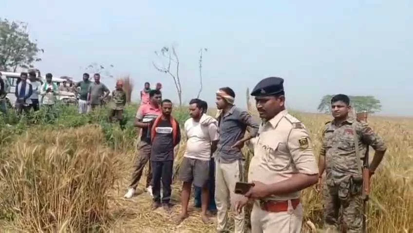 बेगूसराय में एक युवक को निर्मम तरीके से हत्या कर बहियार में फेंका शव, इलाके में फैली सनसनी 4