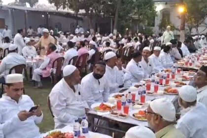 समस्तीपुर: बीबी फातिमा कॉलेज में 'दावते इफ्तार' का आयोजन, अमन-चैन और भाईचारे के लिए उठे हजारों हाथ 6