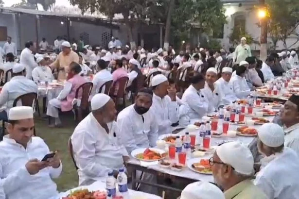 समस्तीपुर: बीबी फातिमा कॉलेज में 'दावते इफ्तार' का आयोजन, अमन-चैन और भाईचारे के लिए उठे हजारों हाथ 1