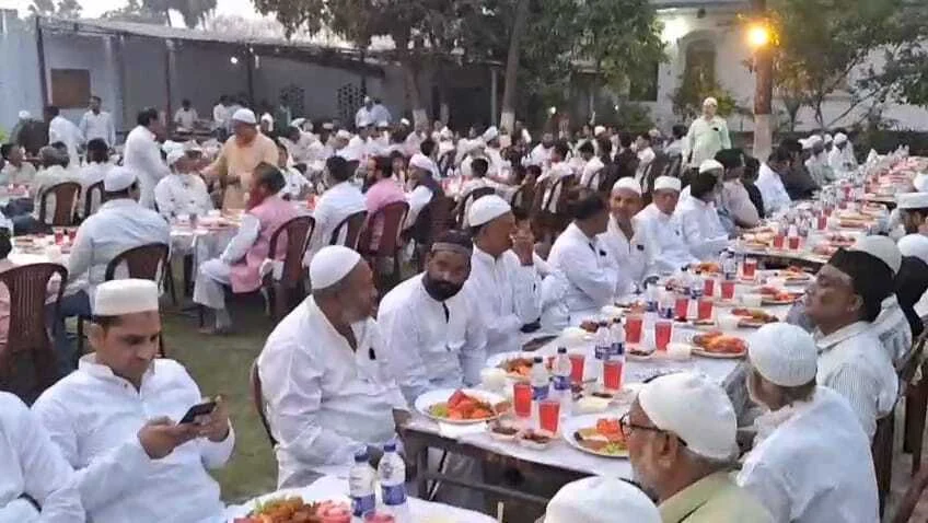 समस्तीपुर: बीबी फातिमा कॉलेज में 'दावते इफ्तार' का आयोजन, अमन-चैन और भाईचारे के लिए उठे हजारों हाथ 3