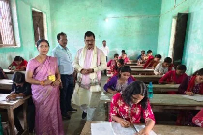 मध्यमा परीक्षा-2026 का शुभारम्भ, बिहार संस्कृत शिक्षा बोर्ड के अध्यक्ष मृत्युंजय कुमार झा ने किया औचक निरीक्षण 2