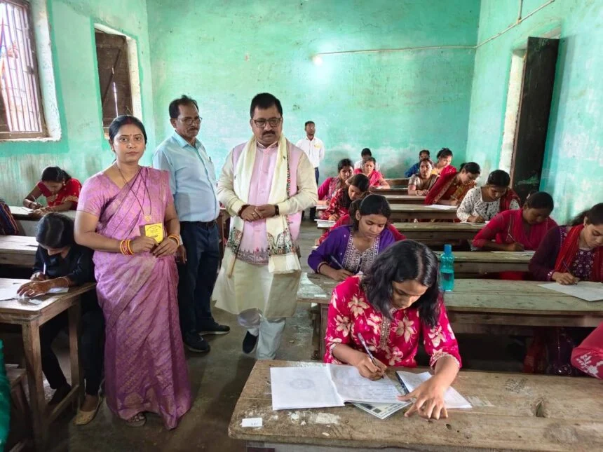 मध्यमा परीक्षा-2026 का शुभारम्भ, बिहार संस्कृत शिक्षा बोर्ड के अध्यक्ष मृत्युंजय कुमार झा ने किया औचक निरीक्षण 1